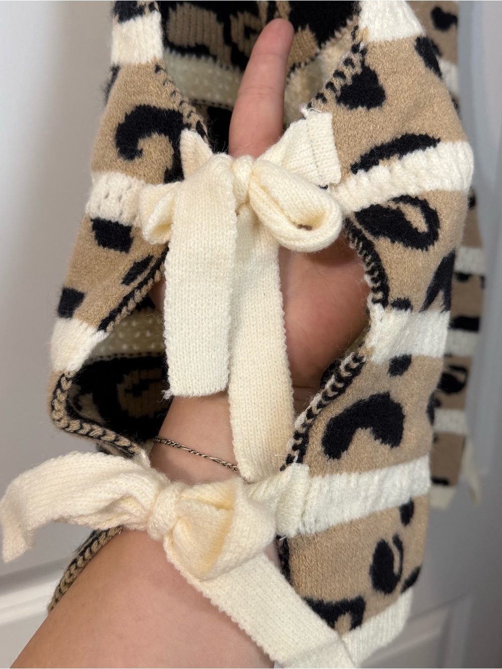 BiBi Leopard Print Side Tie Sweater Vest Size Large Cream Tan Sleeveless Knit - Picture 5 of 6